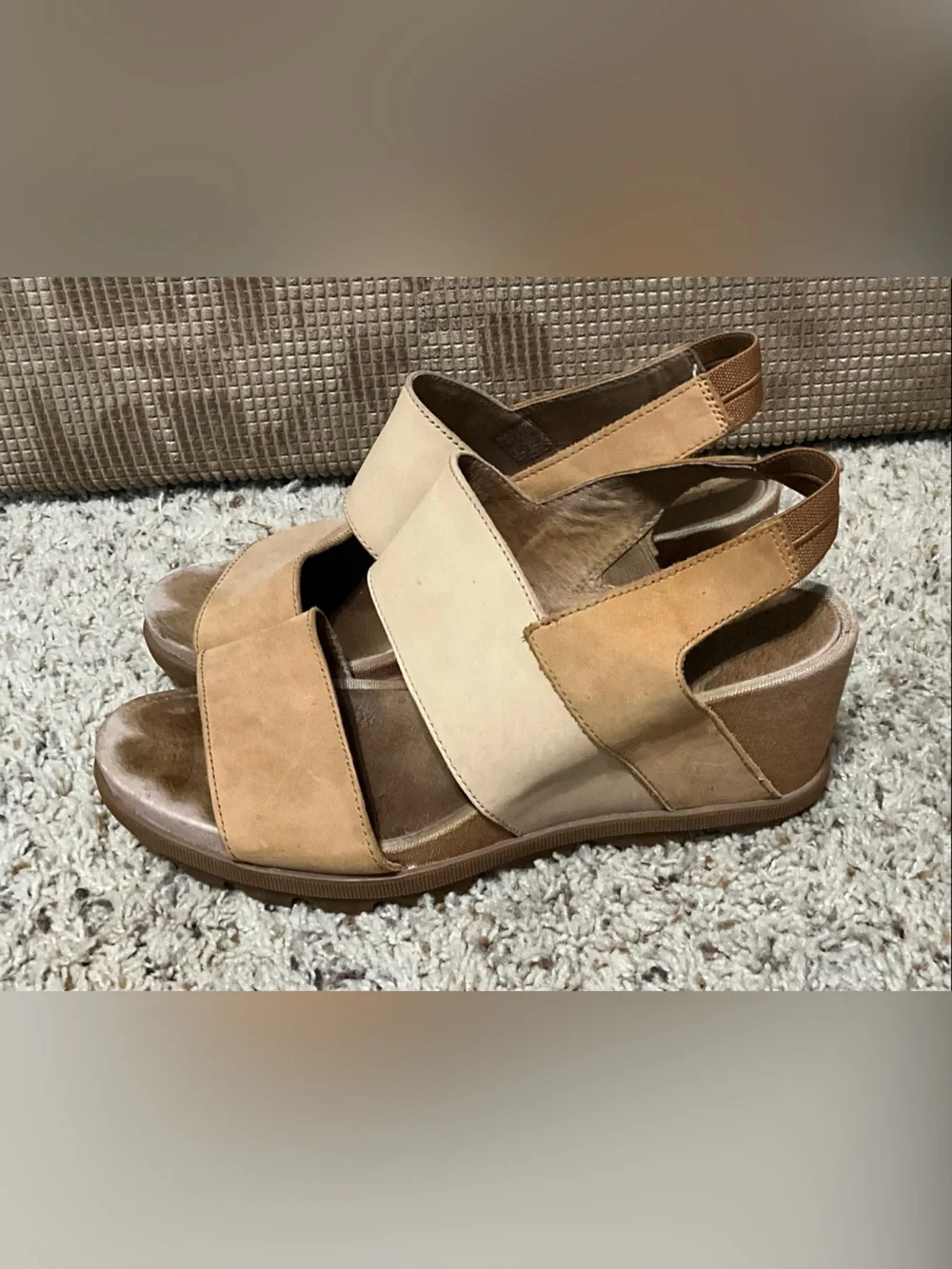 Sorel Two-Tone Tan and Cream Wedge Sandals Women’s size 10